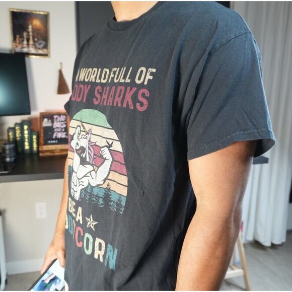 DADDYCORN Unicorn Tee Shirt Mens XL Crewneck Short Sleeve Rainbow Novelty Tee - Picture 2 of 7